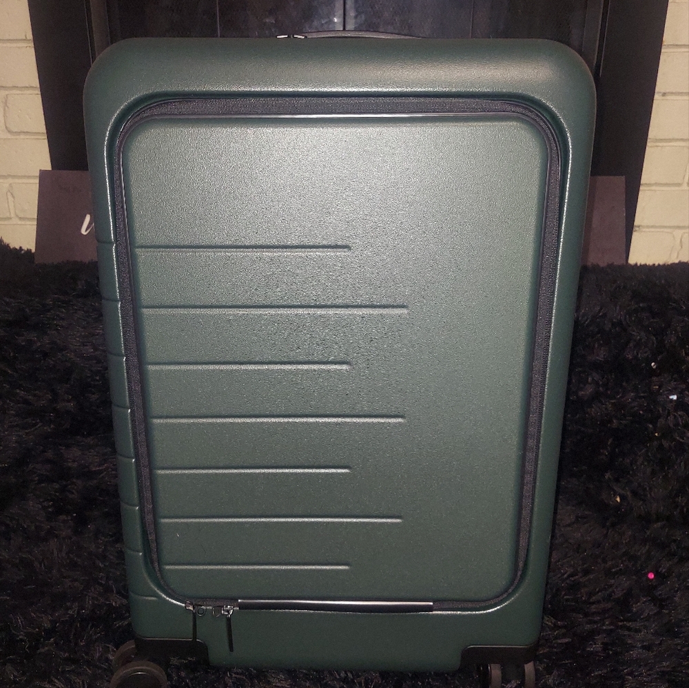 Quince Front Pocket Carry-On